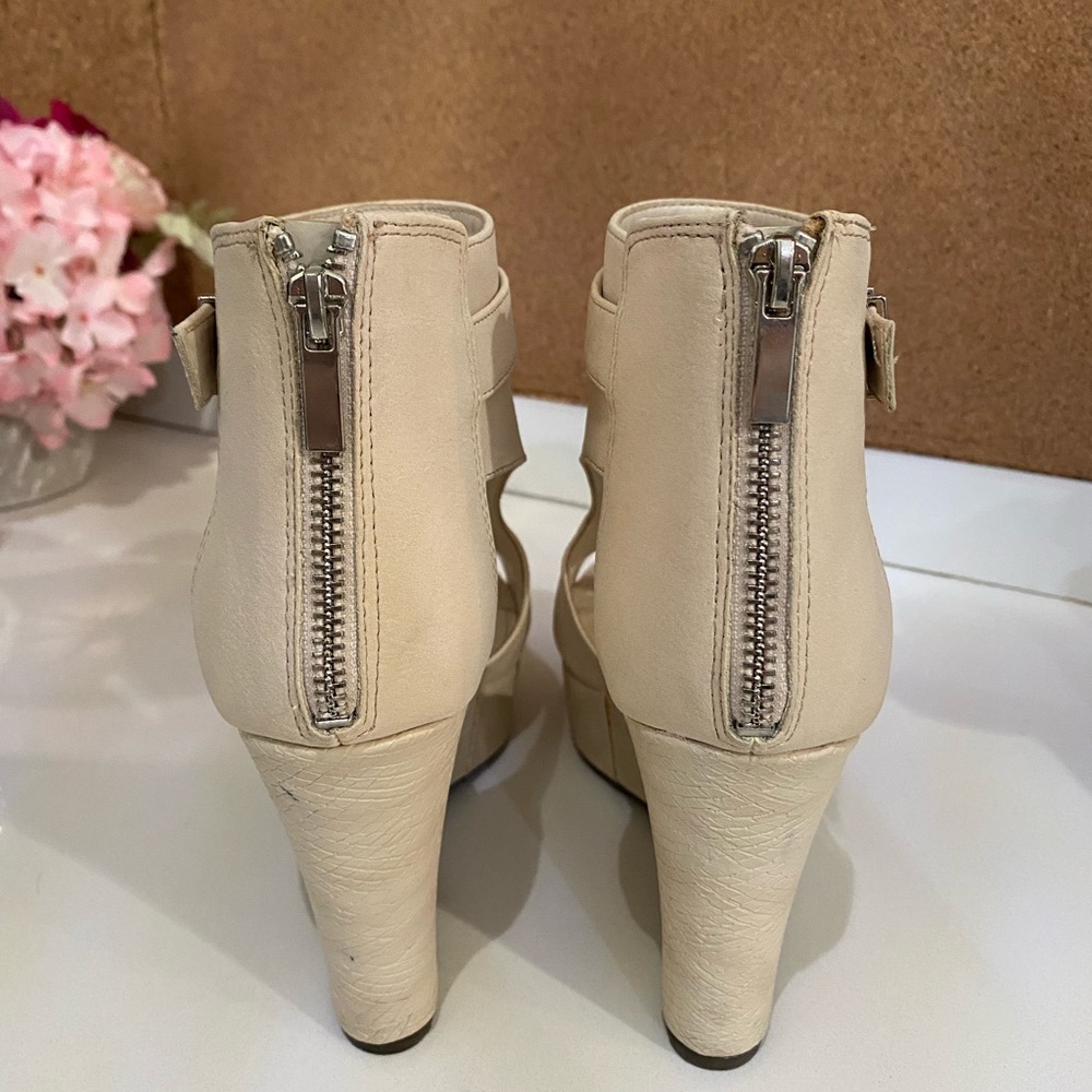 Ivory Wedges - Picture 3 of 7